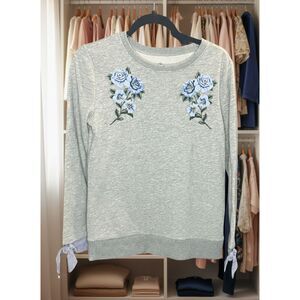 St. John's Bay Embroidered Floral Sweatshirt Women's XS Gray Blue Roses